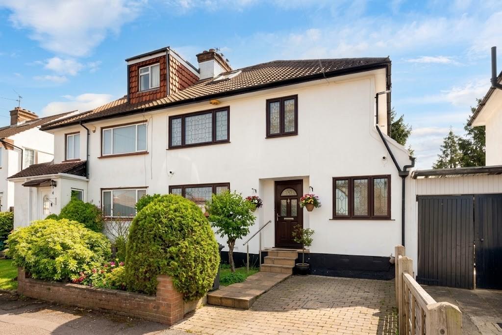 5 bed property in Laurel Gardens, Mill Hill, NW7, London